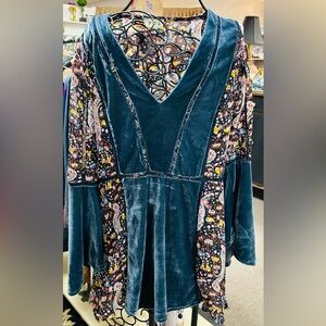 POL Multicolor Paisley Top, velvet, Small, SLEEVES!